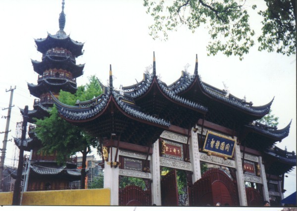 上海市南郊龙华寺