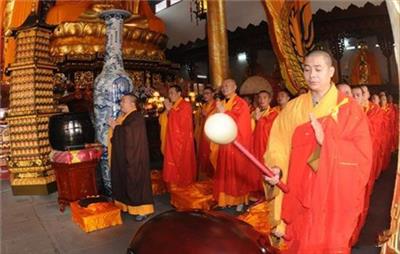 黄梅妙乐寺法界圣凡水陆法会第二天：发符、悬幡