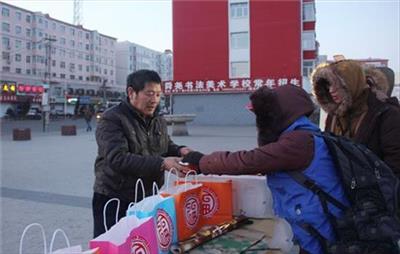 齐齐哈尔妙法禅院义工腊八节一行走访慰问贫困区