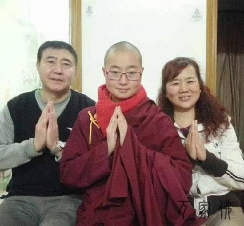 80后好女年夜教生出家获齐家人撑持