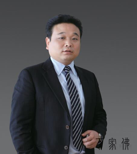 荣事达太阴能董事少潘保春常念经持咒