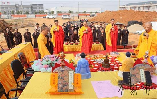 黄石目莲寺举行没有俗观音出家日暨天藏宝瓶安放法会