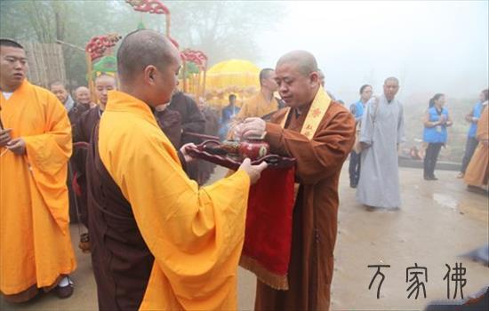 黄石东圆山“东圆琉璃宝塔”奠定仪式暨洒净fahui举行