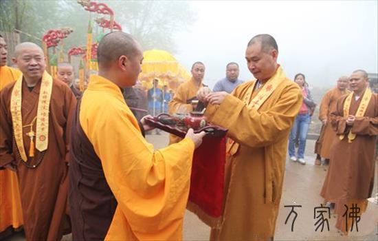 黄石东圆山“东圆琉璃宝塔”奠定仪式暨洒净fahui举行