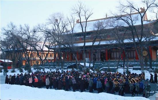 黑龙江年夜庆果成寺举行消灾祈福三时系念、慈擅施食及供灯fahui