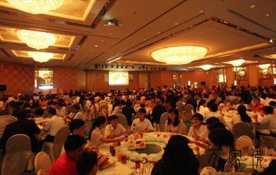 喷鼻港宝莲禅寺举行万佛宝殿开光庆典悲送早宴