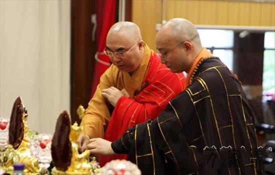 喷鼻港没有俗观宗寺、喷鼻海正觉莲社举行“纪念抗和胜利七十周年祷告和仄fahui”