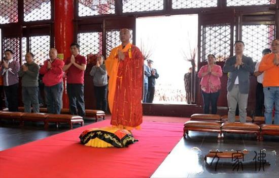 黑龙江海林报恩寺举行迎请惟贤少老舍利fahui