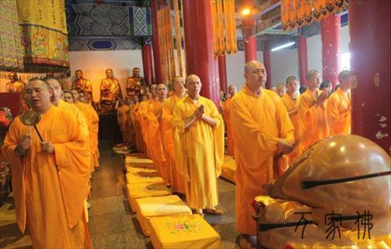 黄梅五祖寺千人拜山活动功德圆谦