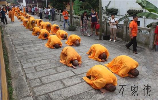黄梅五祖寺千人拜山活动功德圆谦