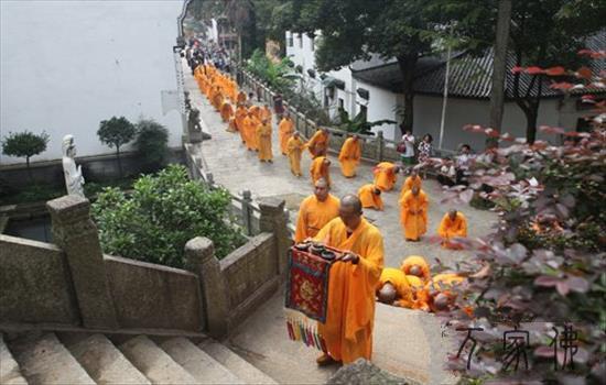 黄梅五祖寺千人拜山活动功德圆谦