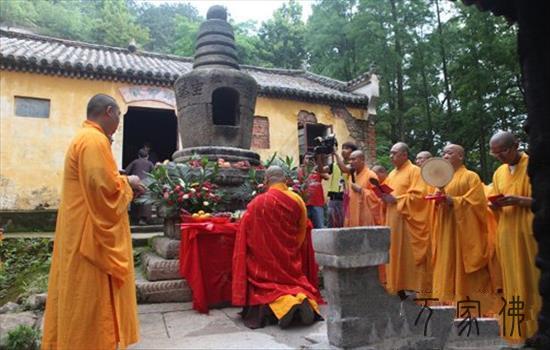 黄梅五祖寺千人拜山活动功德圆谦