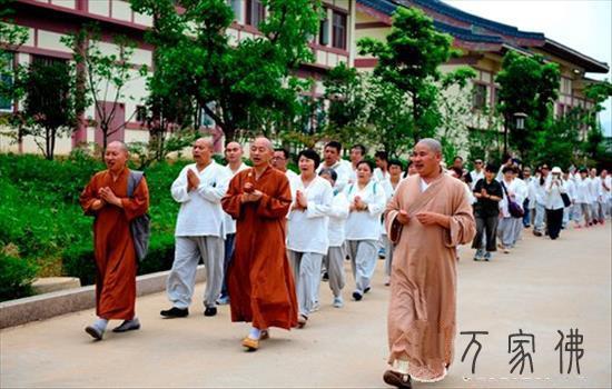黄梅老祖寺缁白两寡朝礼庐山东林年夜佛