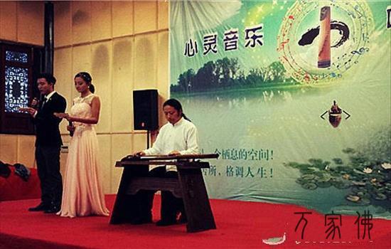 马常胜低调进川义演 圣火寺音乐会打动乐迷