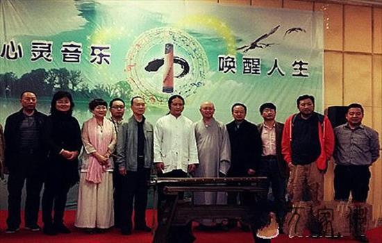 马常胜低调进川义演 圣火寺音乐会打动乐迷