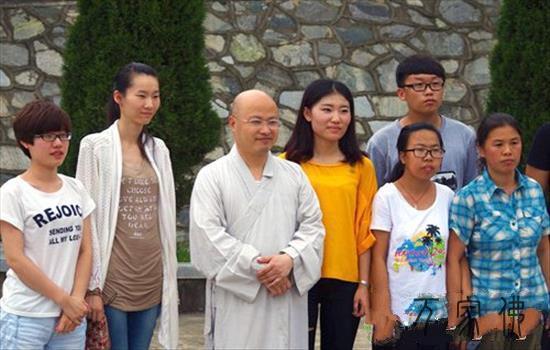 黄梅四祖寺第十一届禅家蛮夏令营圆满合幕 女营员写18行少诗感恩