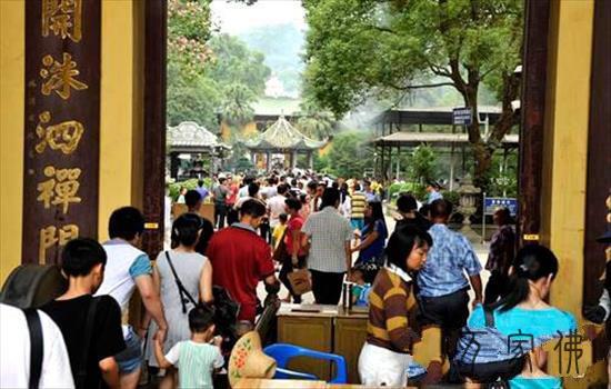 黄金周尾日 广东北华禅寺迎来近万名游客 黄金周尾日 广东北华禅寺迎来近万名游客