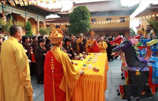 黄梅妙乐寺法界圣凡是火陆fahui第一天：拜忏