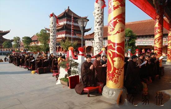 黄梅妙乐寺法界圣凡是火陆fahui第四天：年夜坛拜忏、诵经