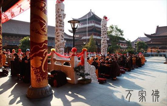 黄梅妙乐寺法界圣凡是火陆fahui第四天：年夜坛拜忏、诵经
