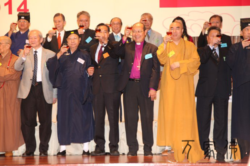 喷鼻港宗教界庆贺中华人民共和国成坐65周年年夜会 宽运年夜和尚出席并致辞