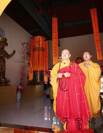 黑龙江哈我滨龙散宝寺举行法界圣凡是火陆普度年夜斋胜会