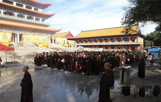 黑龙江年夜庆果城寺七月十五盂兰盆fahui圆满