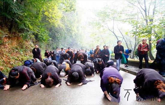 黄石东圆山第十届拜山祈福fahui衰年夜举行