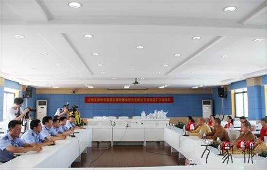 下温中收浑凉 上海玉佛禅寺慰问交警及环卫工人