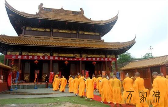 鹰潭月岩禅寺迎请佛陀真骨舍利 四众dizi悲喜瞻仰
