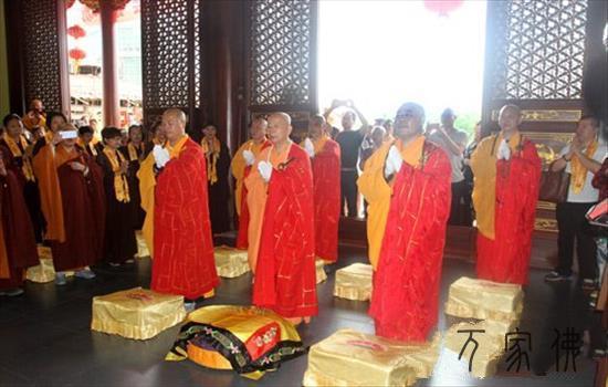 鹰潭月岩禅寺迎请佛陀真骨舍利 四众dizi悲喜瞻仰