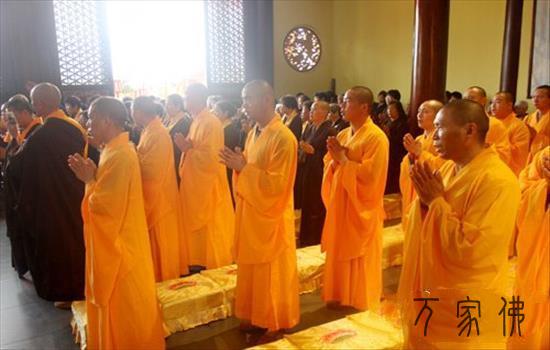 鹰潭月岩禅寺迎请佛陀真骨舍利 四众dizi悲喜瞻仰