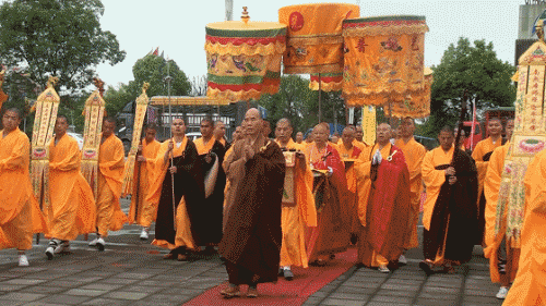 鹰潭月岩禅寺迎请佛陀真骨舍利 四众dizi悲喜瞻仰