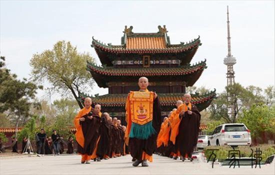 黑龙江年夜庆果成寺举行果成法师圆寂百日逃思衰典