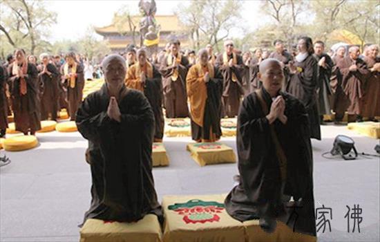 黑龙江年夜庆果成寺举行果成法师圆寂百日逃思衰典