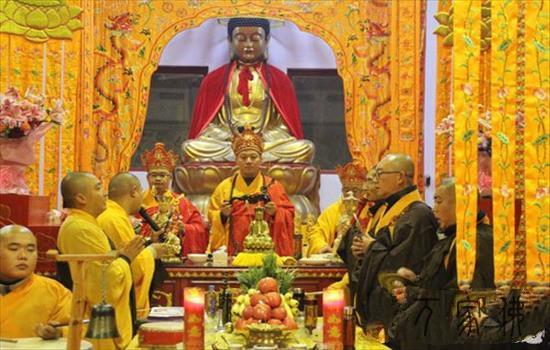 黑龙江勃利县极灵寺火陆fahui之拜忏、供下堂、圆满焰心