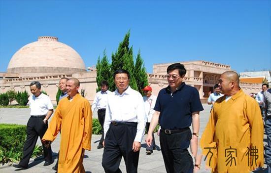 黑龙江省委指面一行来到白马寺参没有俗观调研