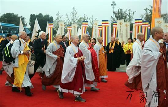 下僧云散 第四届天下梵教论坛52个国度代表嘉宾进场
