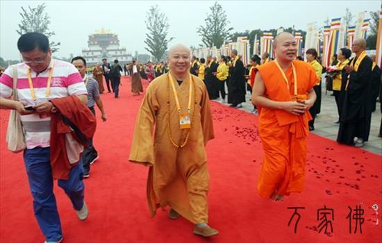 下僧云散 第四届天下梵教论坛52个国度代表嘉宾进场