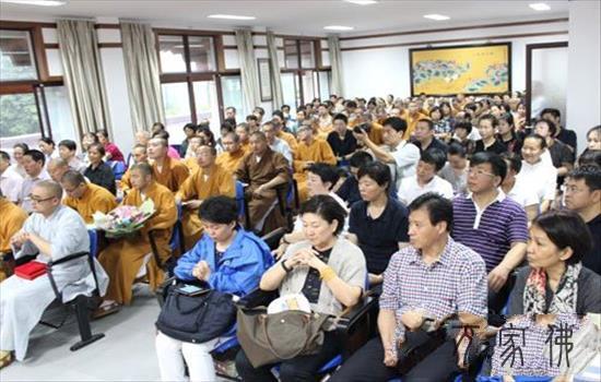 喷鼻港著名教者定弘法师一行赴扬州鉴真教院访问交换 能建法师招待